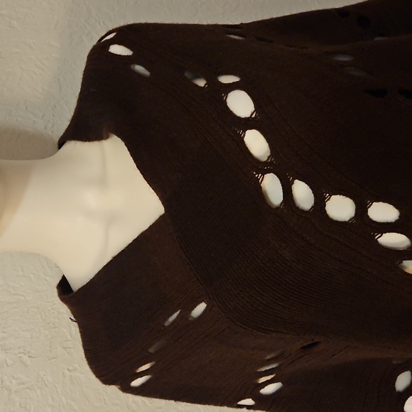 AVENUE 9 Dark Brown Knit Assymetric Fringe Peekaboo Shawl Hippie Poncho - Picture 4 of 10